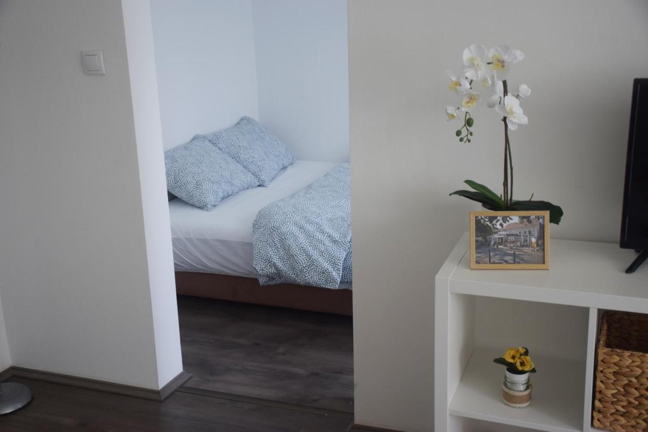Feel Danube Apartment Zemun Exterior foto