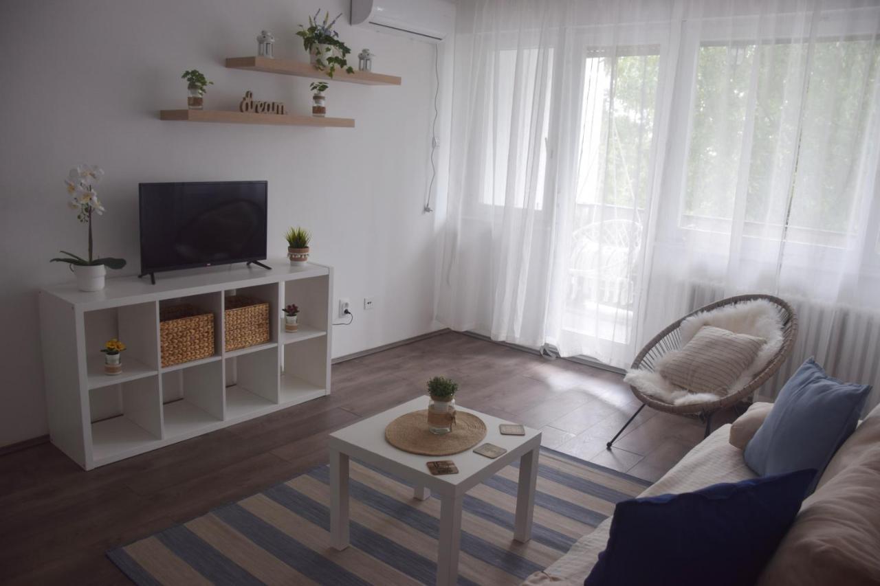 Feel Danube Apartment Zemun Exterior foto